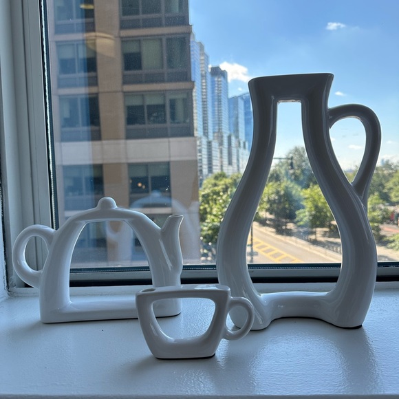 Sage & Sill white acrylic tea set vase/decor - Picture 4 of 8